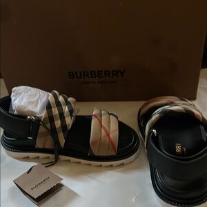 Girls sandal never worn